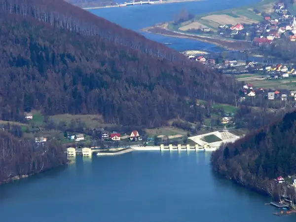 Widok z Czupla na zaporę Porąbka w Międzybrodziu Bialski