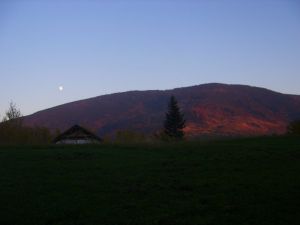 http://www.beskidmaly.pl/pun/extensions/hcs_image_uploader/uploads/40000/4000/44105/thumb/p1a2dtckn5h6l1mqi1f1b1m6gf94g.jpg